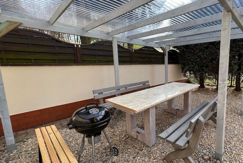 Altana z zadaszeniem i grillem